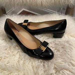 Salvatore Ferragamo black patent round toe Vera bow shoes size 10.5